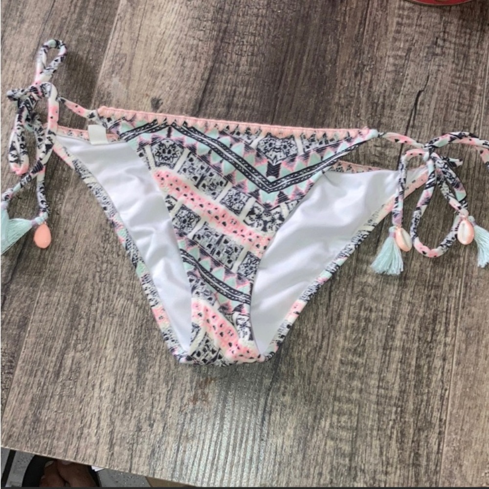 Ladies bikini bottom